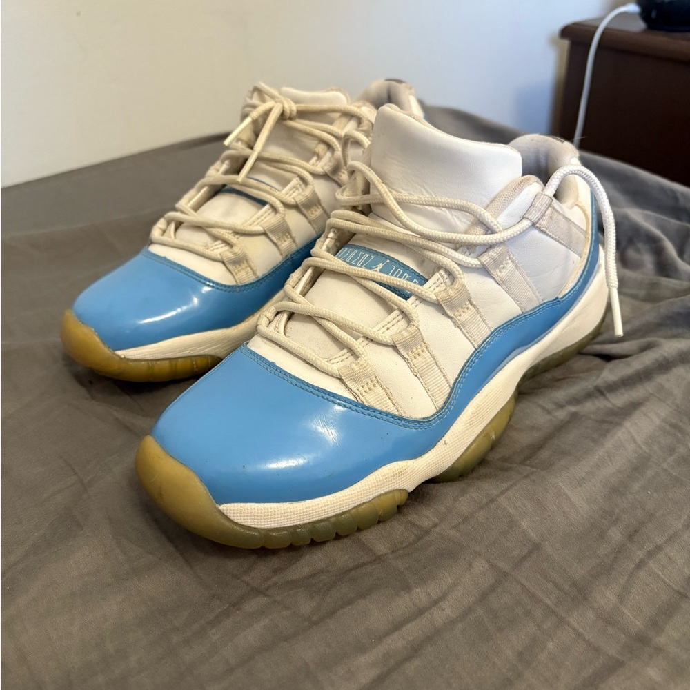 Jordan 11 low UNC blue size 6 Y / 7.5 womens